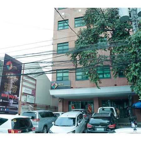 M28 Hotel And Apartments Quezon City Buitenkant foto