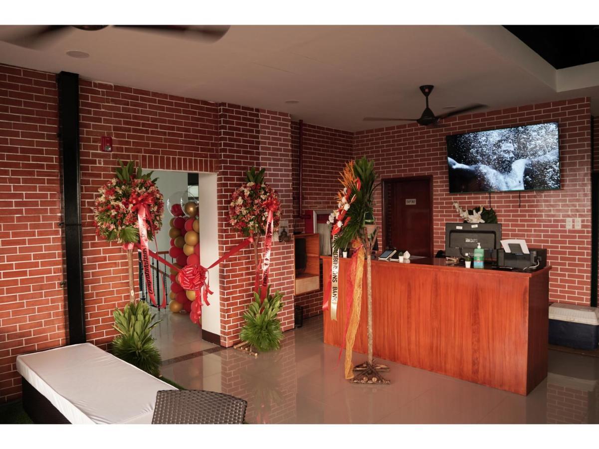 M28 Hotel And Apartments Quezon City Buitenkant foto