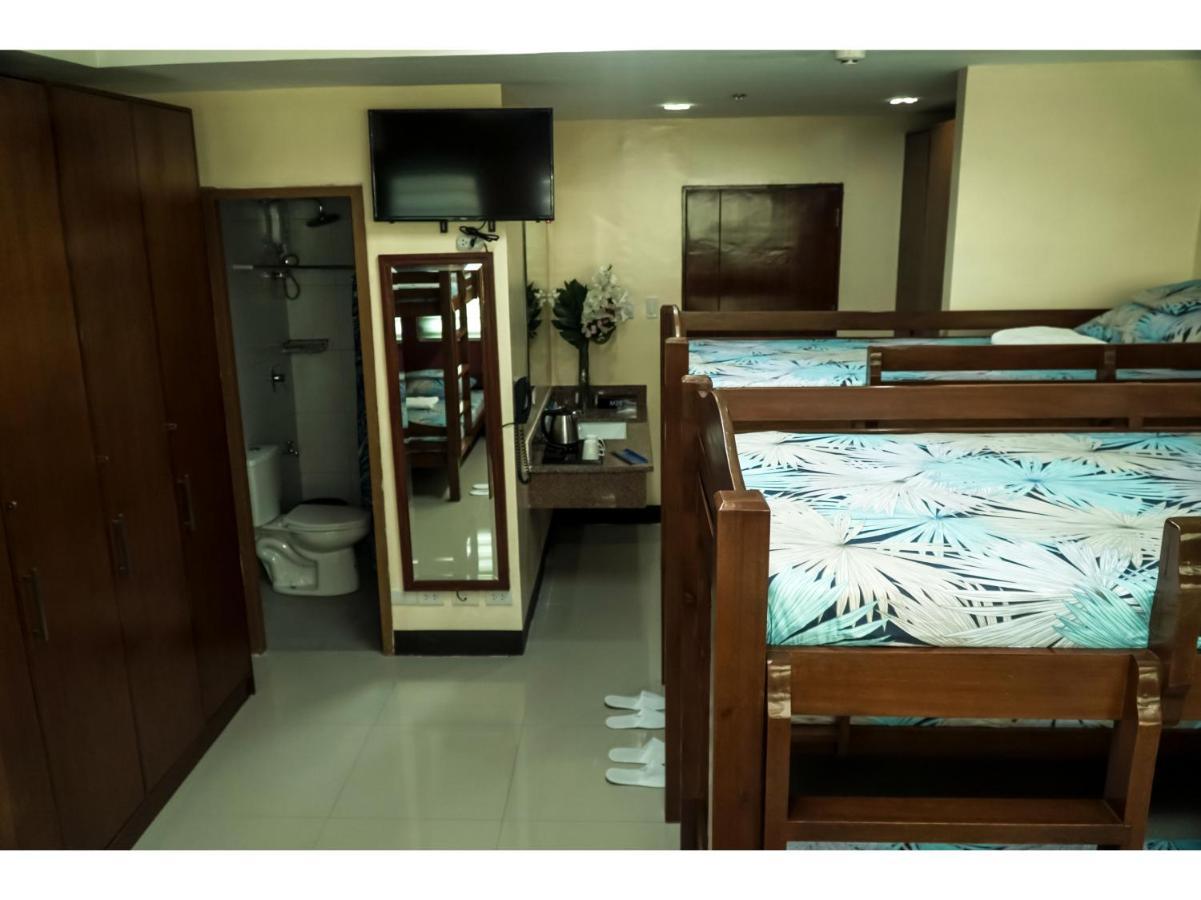 M28 Hotel And Apartments Quezon City Buitenkant foto