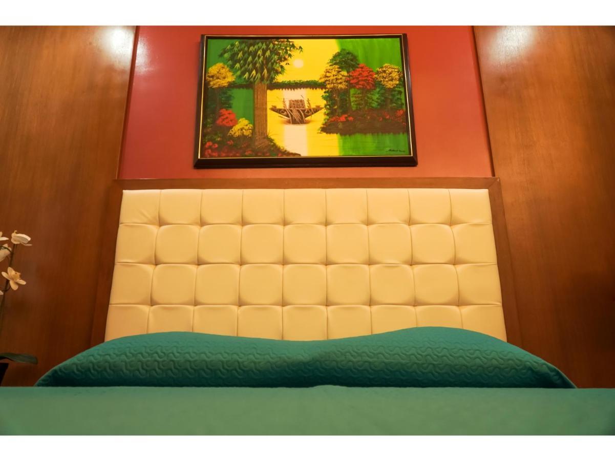 M28 Hotel And Apartments Quezon City Buitenkant foto