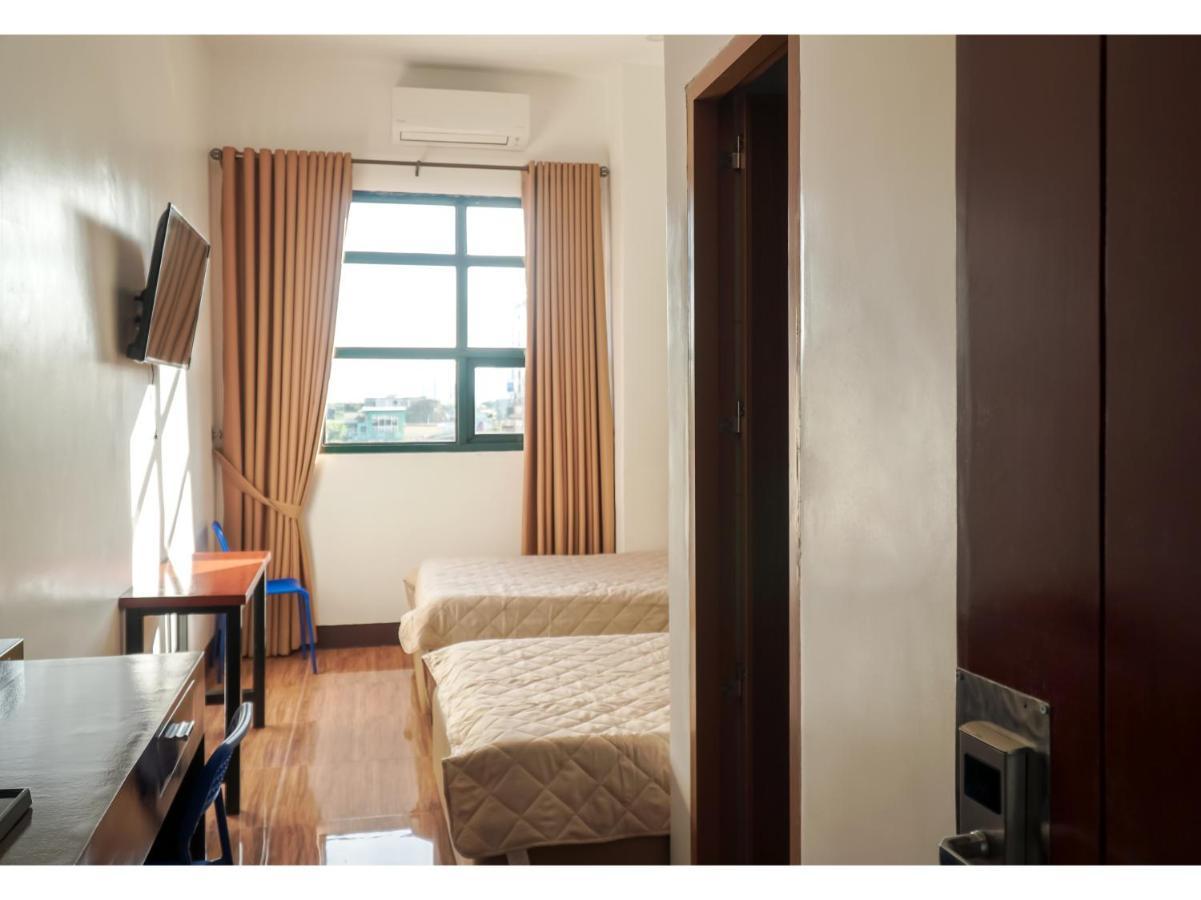 M28 Hotel And Apartments Quezon City Buitenkant foto