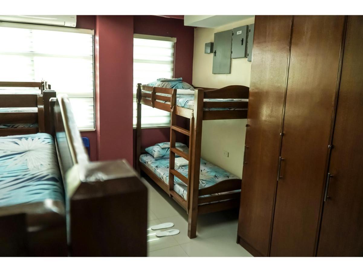 M28 Hotel And Apartments Quezon City Buitenkant foto
